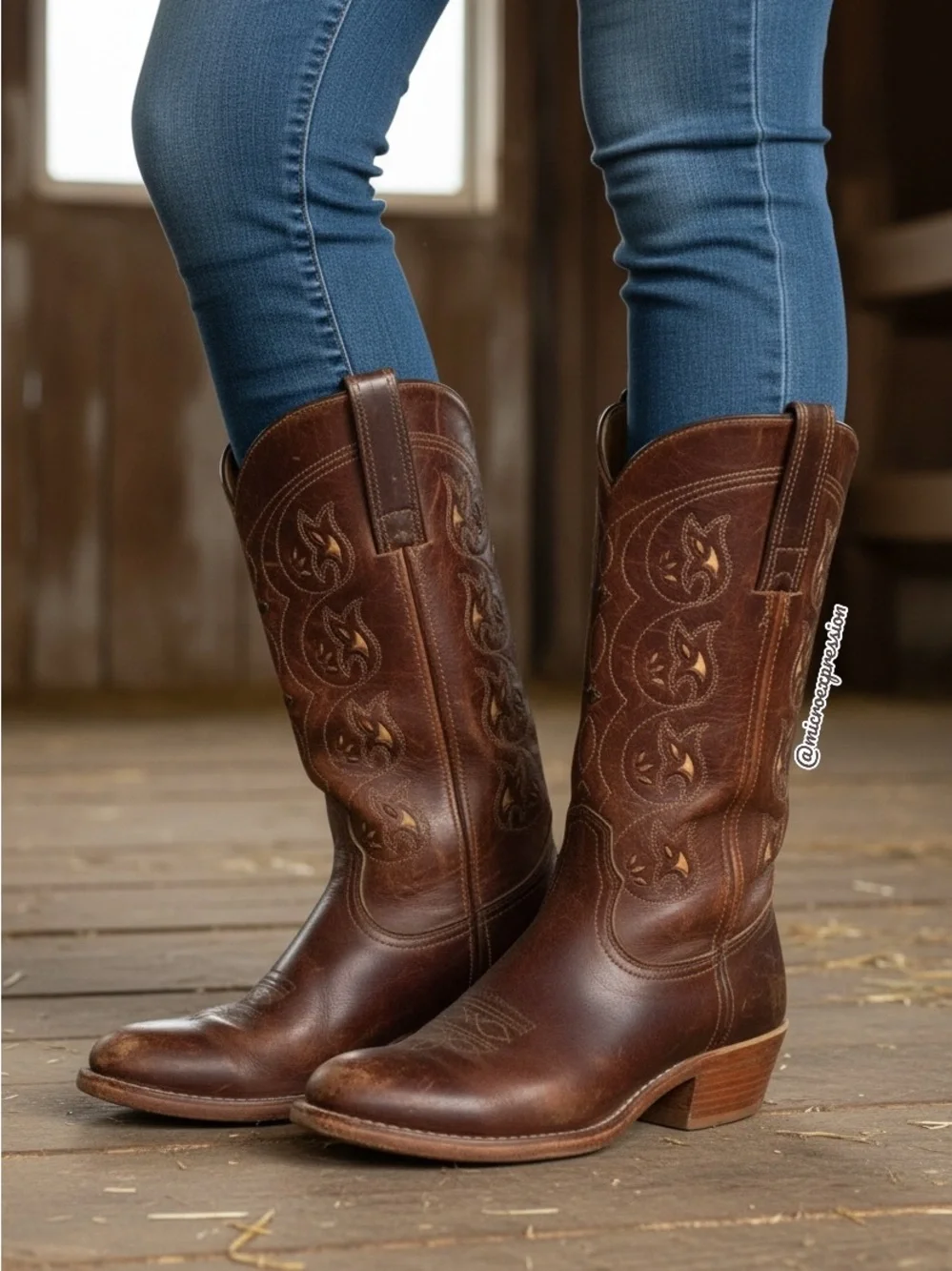 VINTAGE 1980s Frye Austin Brown Leather Floral Embroidered Southern Cowboy Boot